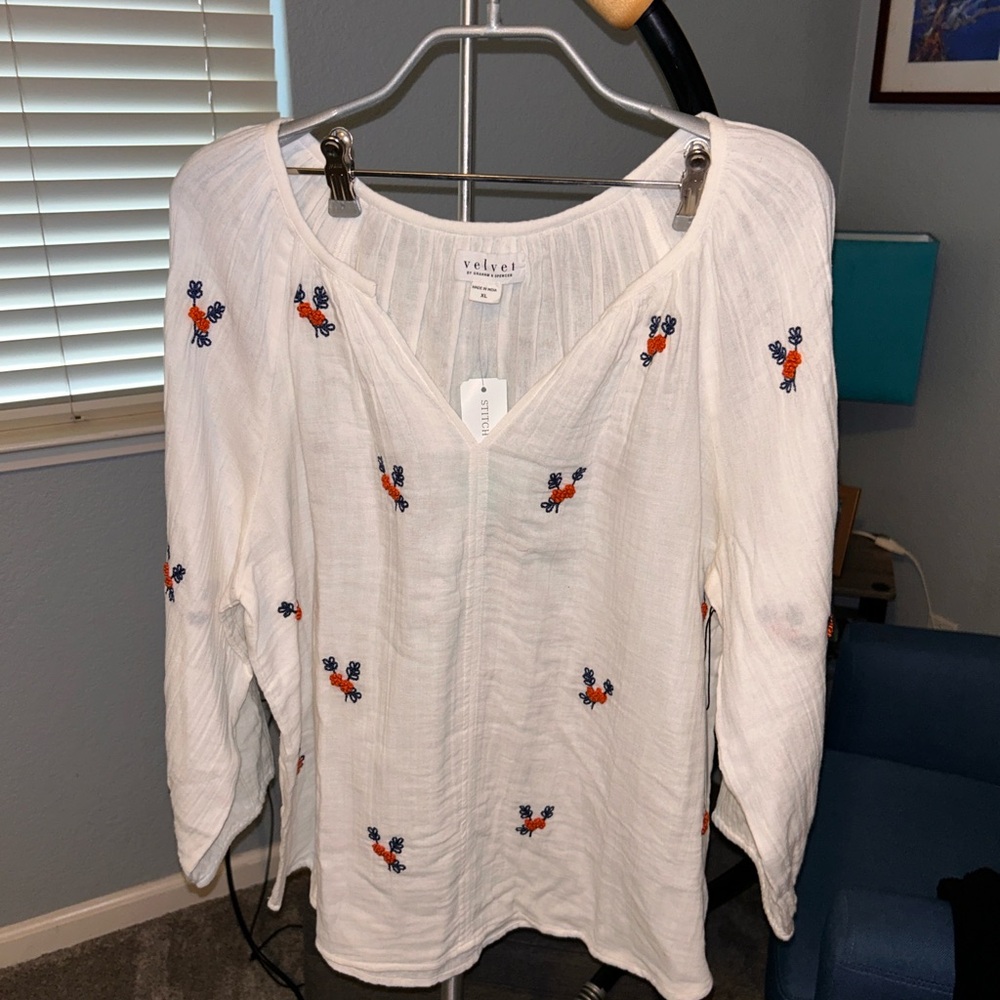 Velvet white floral brand. XL.